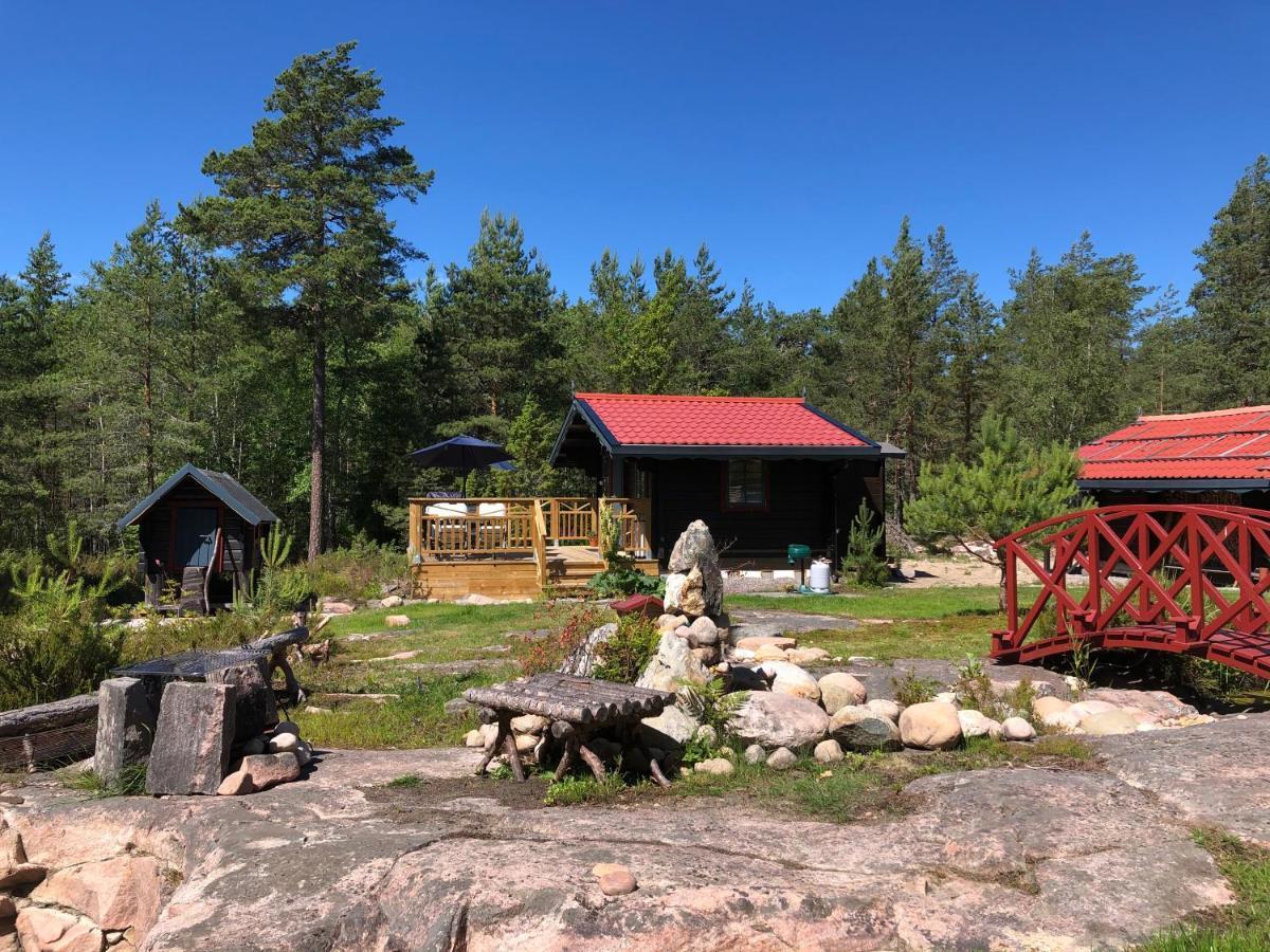 Timber Cottages With Jacuzzi And Sauna Near Lake Vaenern Karlstad Extérieur photo