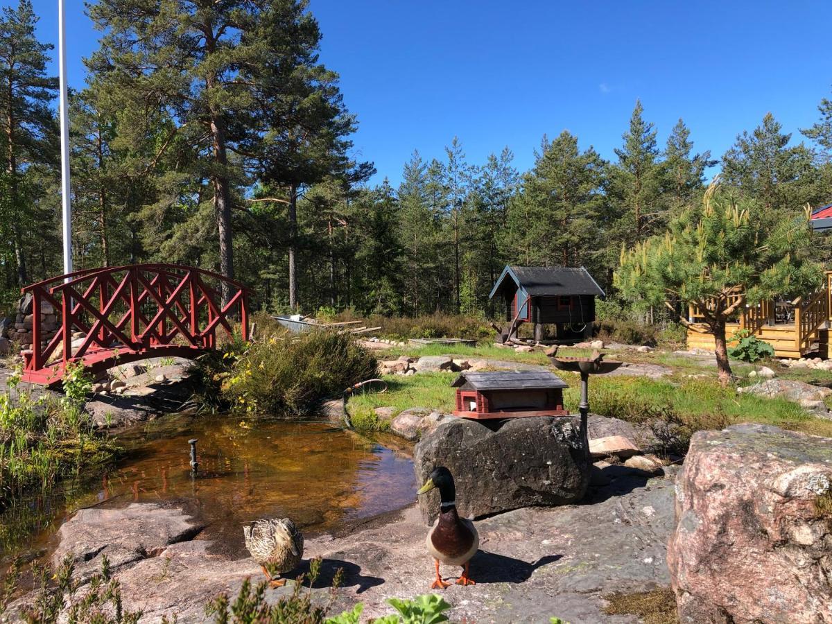 Timber Cottages With Jacuzzi And Sauna Near Lake Vaenern Karlstad Extérieur photo