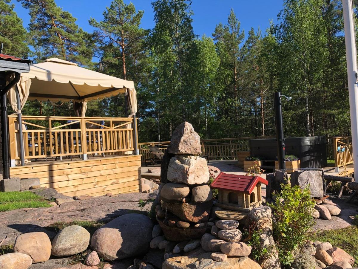 Timber Cottages With Jacuzzi And Sauna Near Lake Vaenern Karlstad Extérieur photo