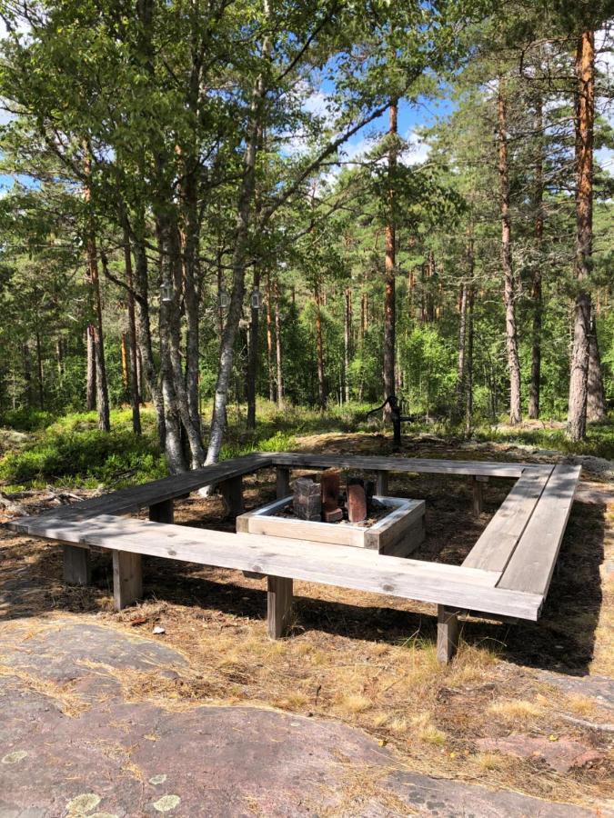 Timber Cottages With Jacuzzi And Sauna Near Lake Vaenern Karlstad Extérieur photo