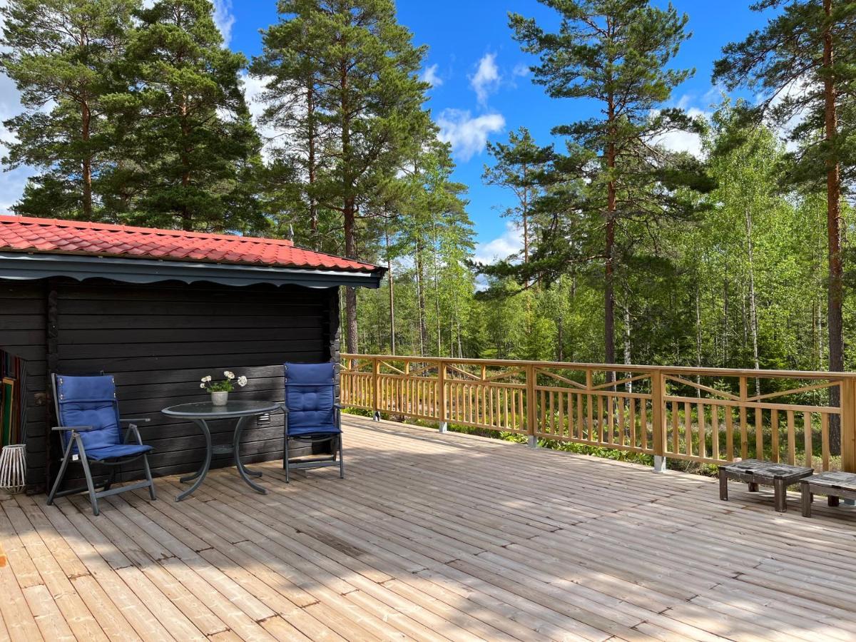 Timber Cottages With Jacuzzi And Sauna Near Lake Vaenern Karlstad Extérieur photo