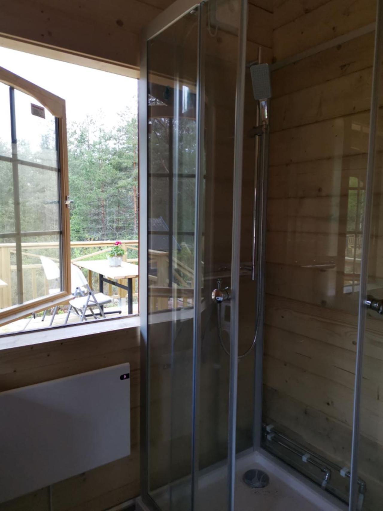 Timber Cottages With Jacuzzi And Sauna Near Lake Vaenern Karlstad Extérieur photo