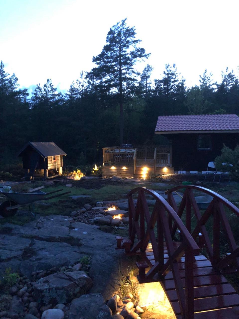 Timber Cottages With Jacuzzi And Sauna Near Lake Vaenern Karlstad Extérieur photo